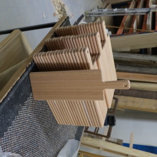 Mahognybrickor under tillverkning